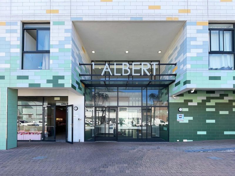 High-Yield Studio Investment with Iconic Cape Town Views in Woodstock - Photo 2