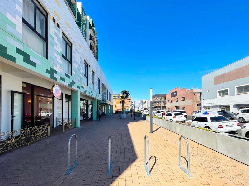 High-Yield Studio Investment with Iconic Cape Town Views in Woodstock - Photo 3