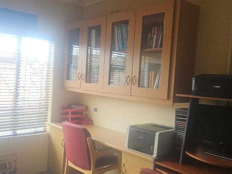 Spacious 4-Bedroom Family Home on a Large Erf - Priced to Sell - Photo 9