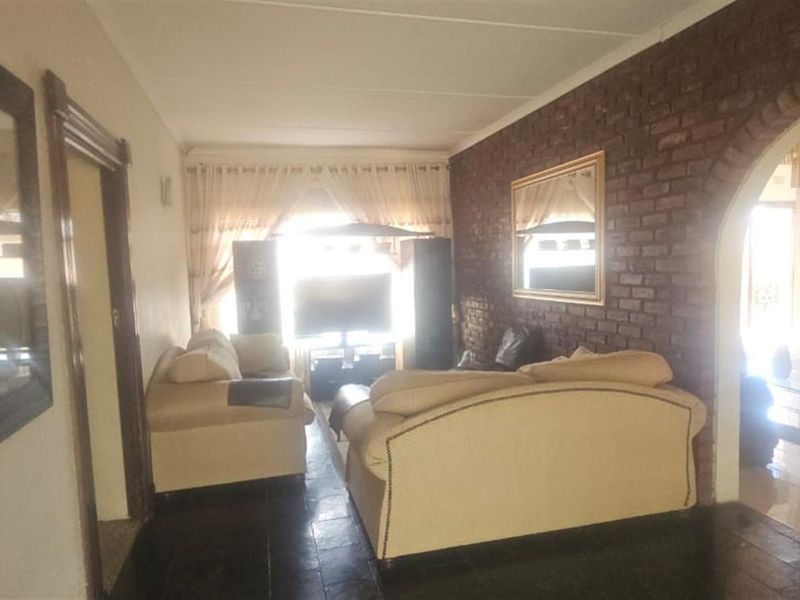 Spacious 4-Bedroom Family Home on a Large Erf - Priced to Sell - Photo 4