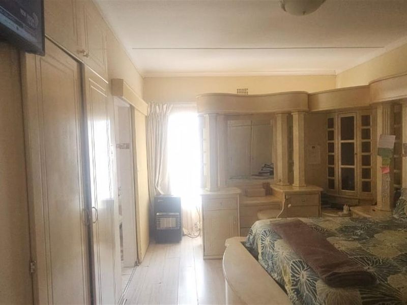 Spacious 4-Bedroom Family Home on a Large Erf - Priced to Sell - Photo 2