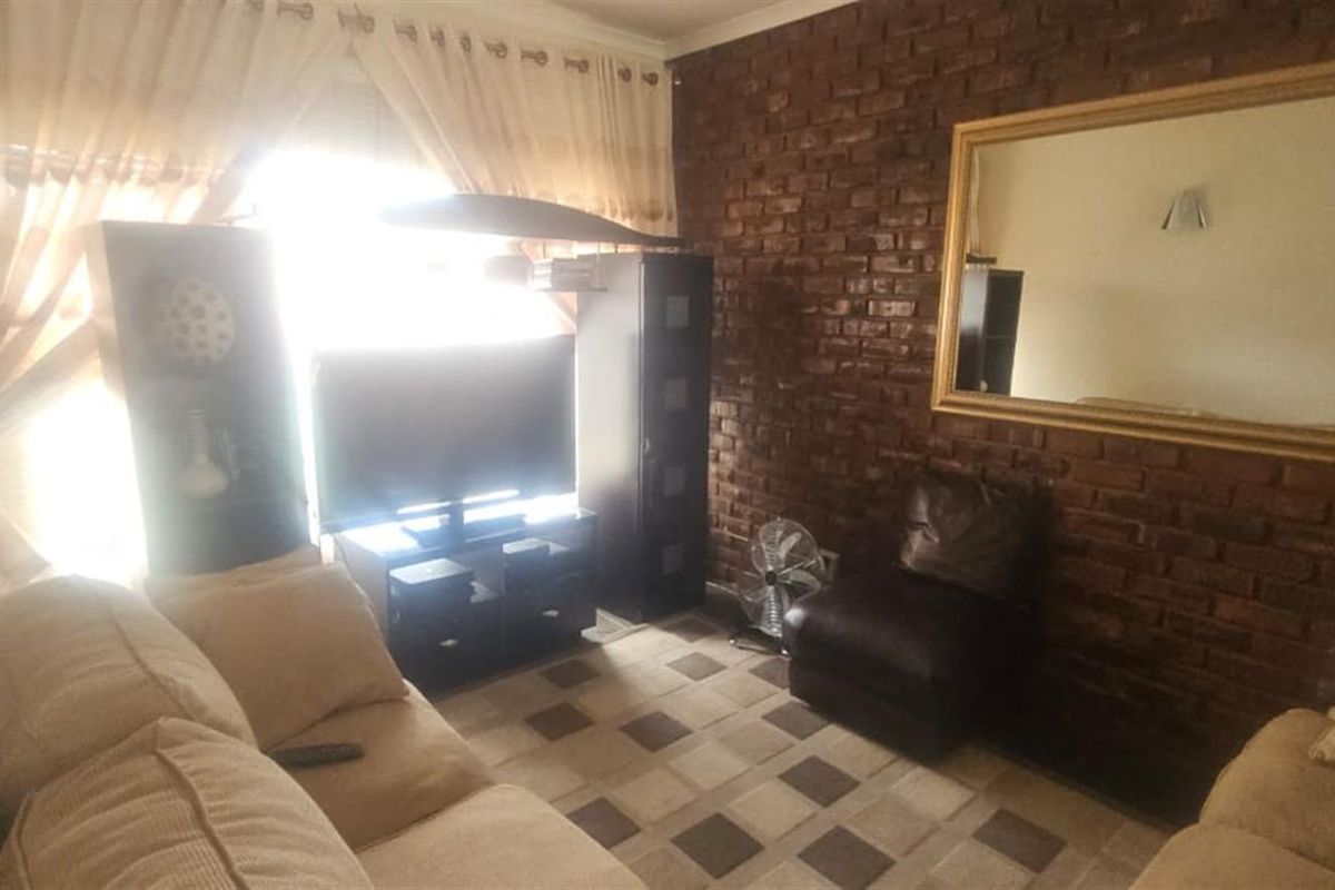 Spacious 4-Bedroom Family Home on a Large Erf - Priced to Sell - Photo 3