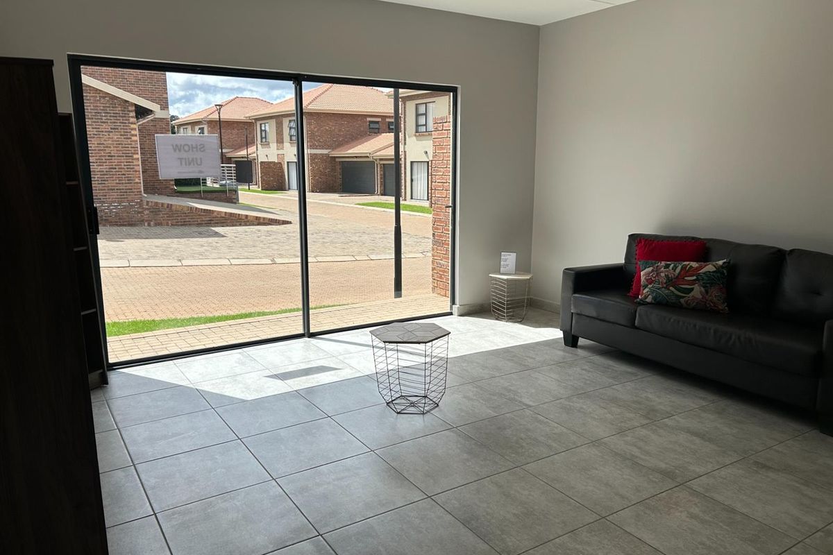 Townhouse For Sale in Jackaroo Park, Witbank - Photo 5