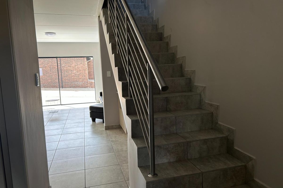 Townhouse For Sale in Jackaroo Park, Witbank - Photo 2
