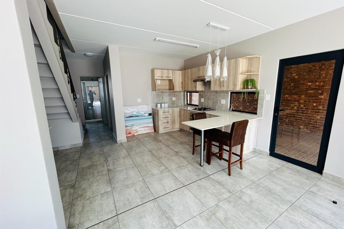 Townhouse For Sale in Jackaroo Park, Witbank - Photo 3