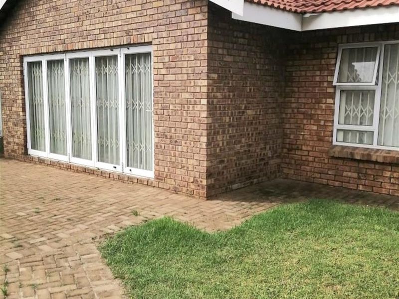 House For Sale in Reyno Ridge, Witbank - Photo 4