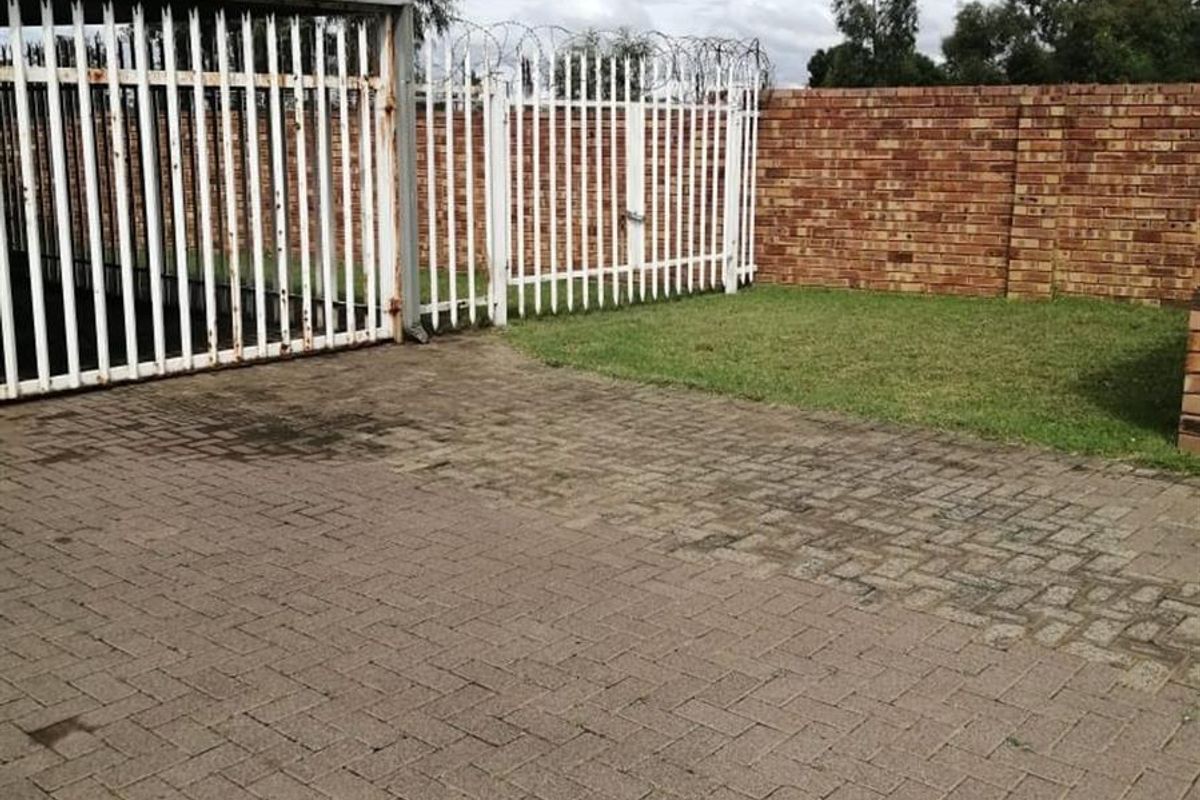 House For Sale in Reyno Ridge, Witbank - Photo 2