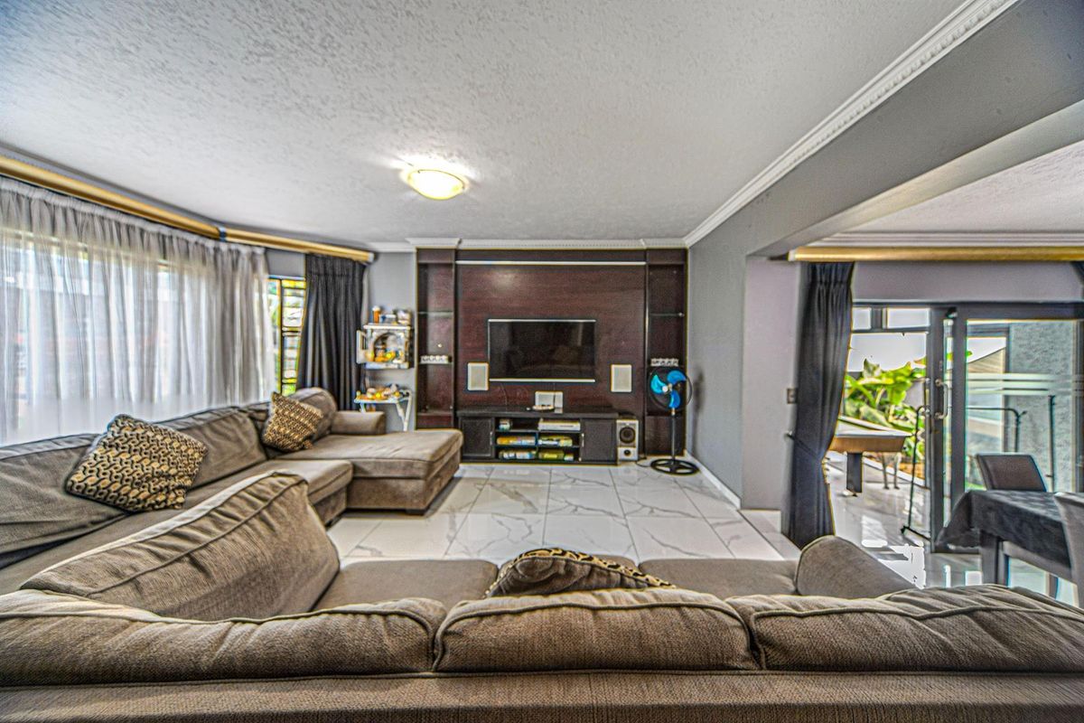 Easy Living - Four Bedroom Townhouse - Photo 2