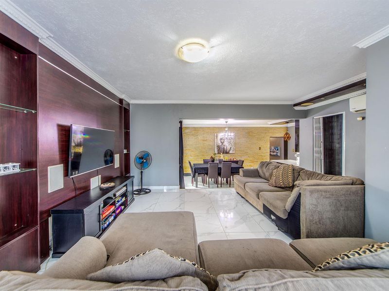 Easy Living - Four Bedroom Townhouse - Photo 5