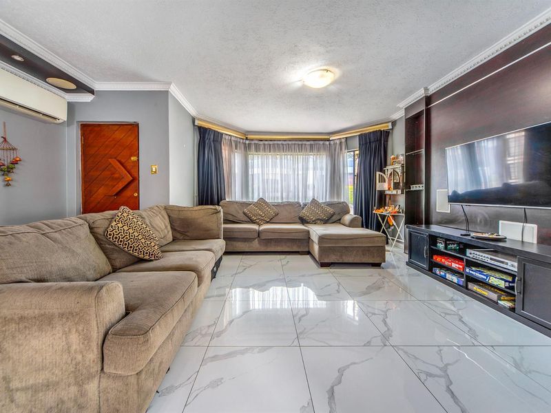 Easy Living - Four Bedroom Townhouse - Photo 4