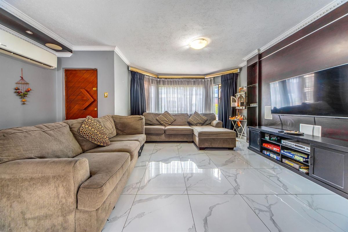 Easy Living - Four Bedroom Townhouse - Photo 4