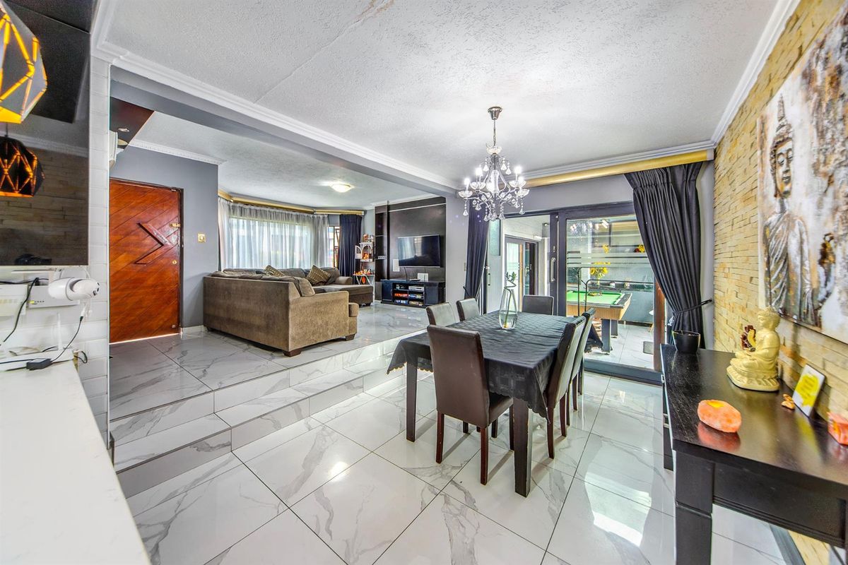 Easy Living - Four Bedroom Townhouse - Photo 3