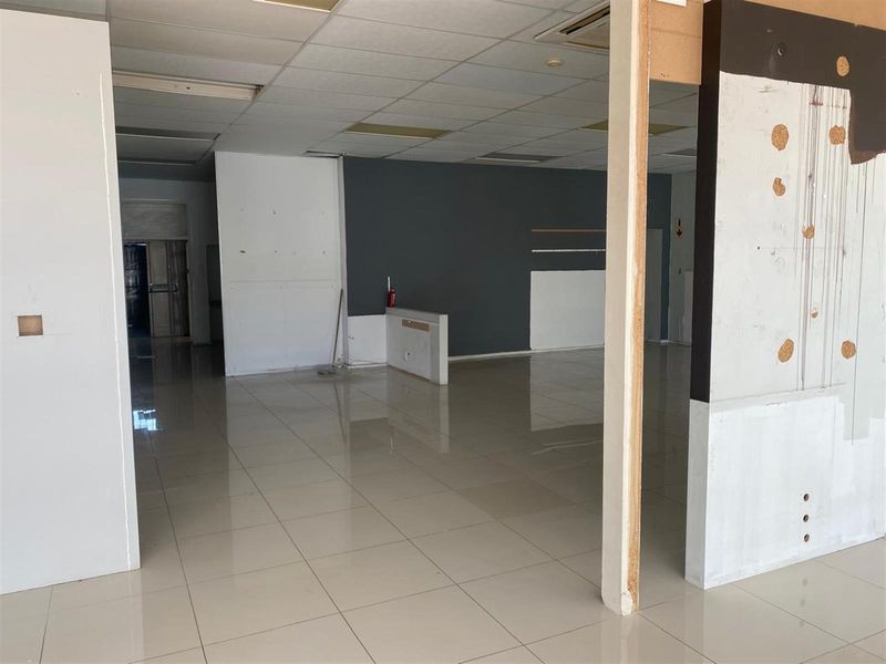 Retail Store To Rent in Kenilworth Upper, Cape Town - Photo 8