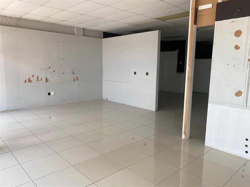 Retail Store To Rent in Kenilworth Upper, Cape Town - Photo 7