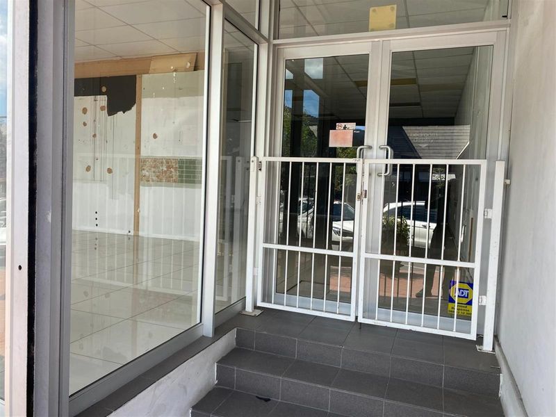 Retail Store To Rent in Kenilworth Upper, Cape Town - Photo 3