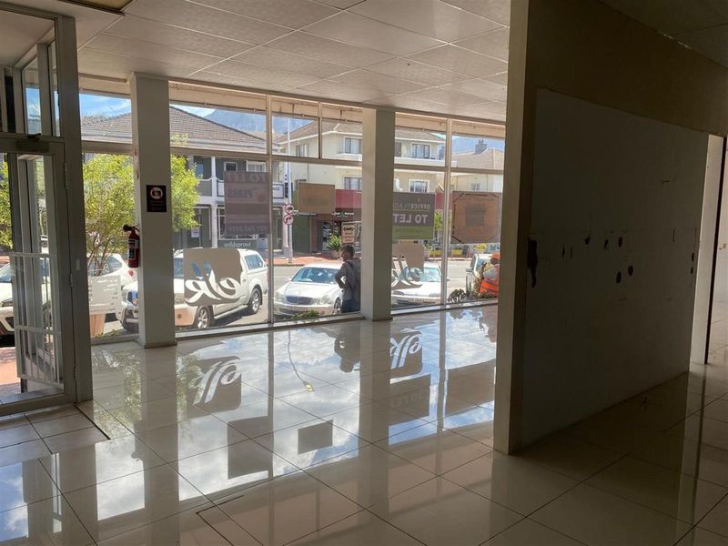 Retail Store To Rent in Kenilworth Upper, Cape Town - Photo 6