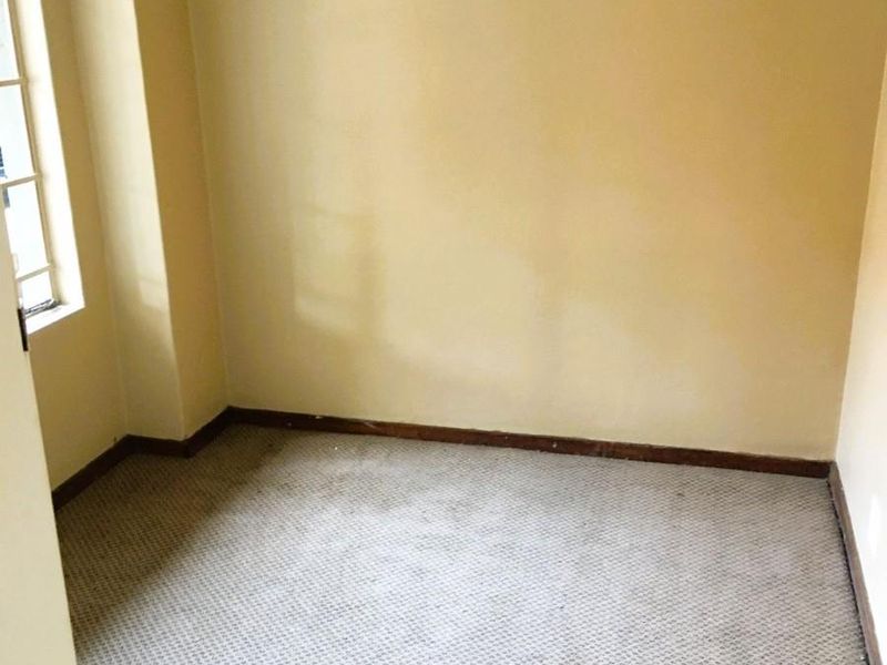 TWO BEDROOM GROUND FLOOR TOWNHOUSE - Photo 4