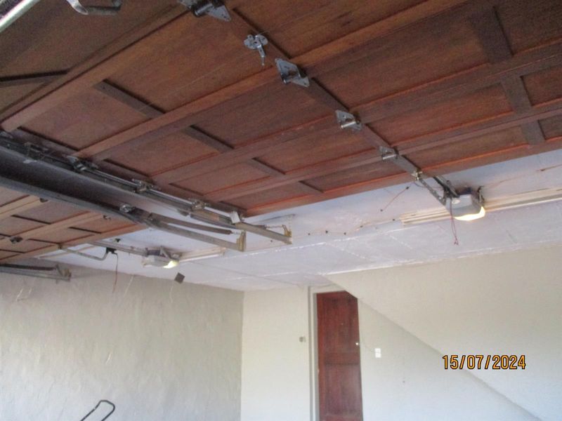 4 Bedroom House with  Offices in Waterkloof Ridge Ext 2 - Photo 4