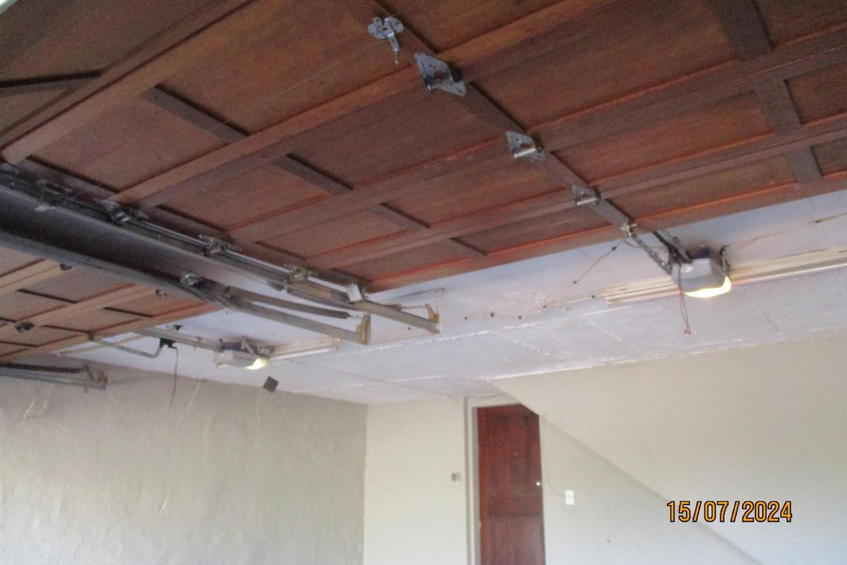 4 Bedroom House with  Offices in Waterkloof Ridge Ext 2 - Photo 4