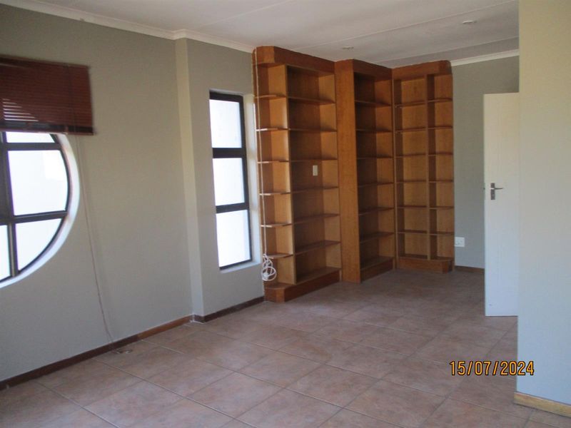 4 Bedroom House with  Offices in Waterkloof Ridge Ext 2 - Photo 10