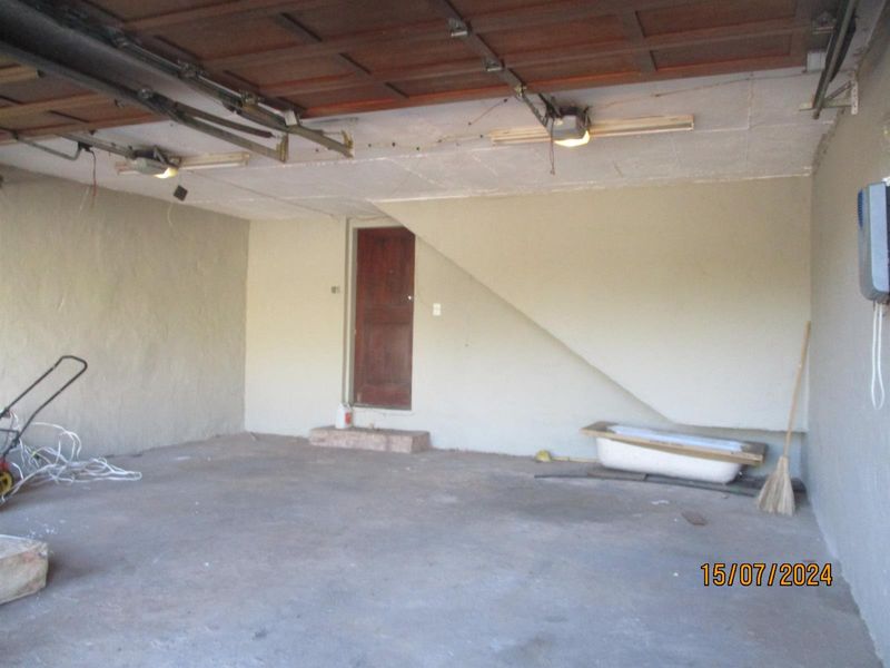 4 Bedroom House with  Offices in Waterkloof Ridge Ext 2 - Photo 3