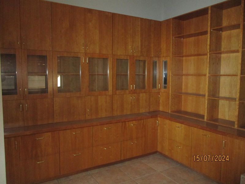 4 Bedroom House with  Offices in Waterkloof Ridge Ext 2 - Photo 7