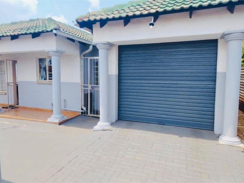 House For Sale in The Orchards, Akasia - Photo 2