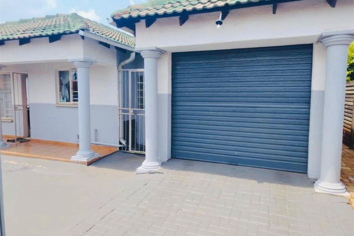 House For Sale in The Orchards, Akasia - Photo 2