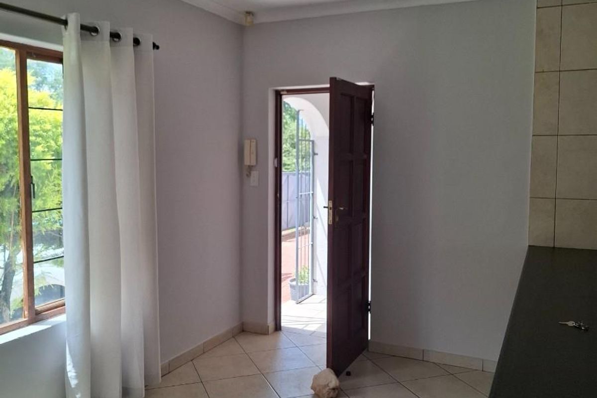 Move-In Ready Family Home in Aerorand - Secure, Well Maintained and Perfectly Located - DUAL MANDATE - Photo 5