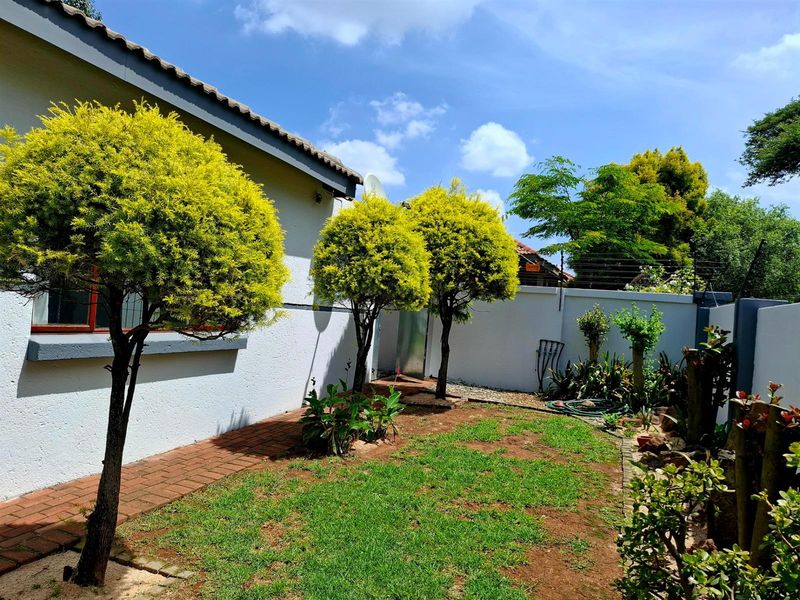 Move-In Ready Family Home in Aerorand - Secure, Well Maintained and Perfectly Located - DUAL MANDATE - Photo 4