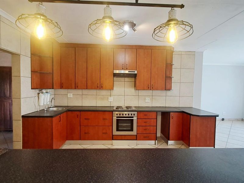 Move-In Ready Family Home in Aerorand - Secure, Well Maintained and Perfectly Located - DUAL MANDATE - Photo 10