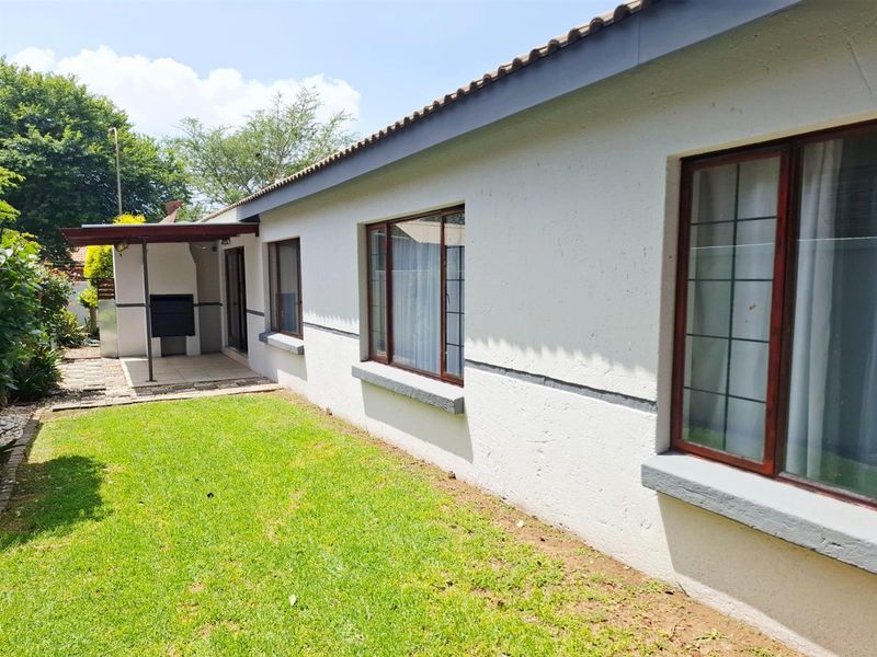 Move-In Ready Family Home in Aerorand - Secure, Well Maintained and Perfectly Located - DUAL MANDATE - Photo 1