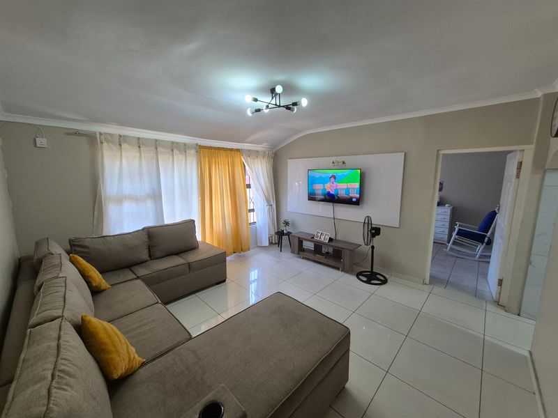 Stunning 3 bedroom family home For Sale - Photo 7