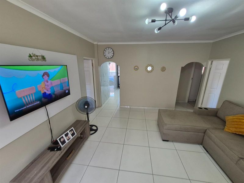 Stunning 3 bedroom family home For Sale - Photo 6