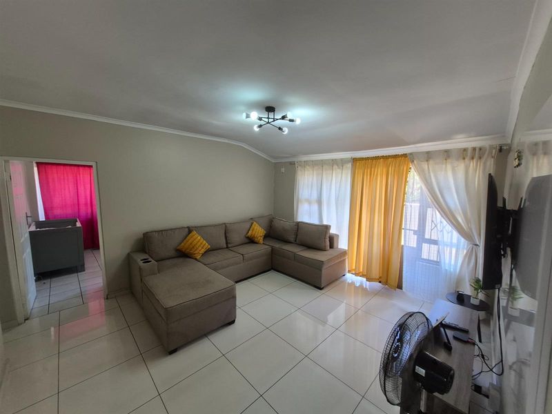 Stunning 3 bedroom family home For Sale - Photo 5