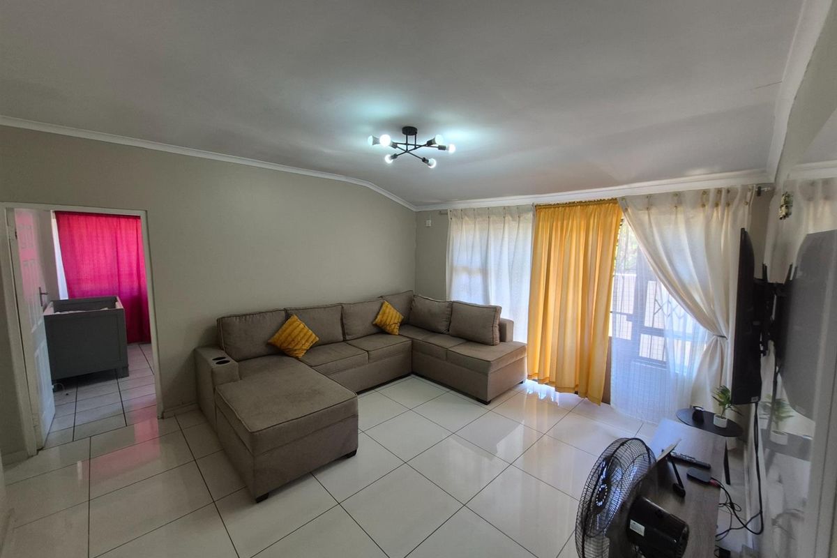 Stunning 3 bedroom family home For Sale - Photo 5