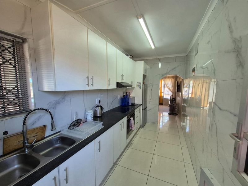 Stunning 3 bedroom family home For Sale - Photo 4