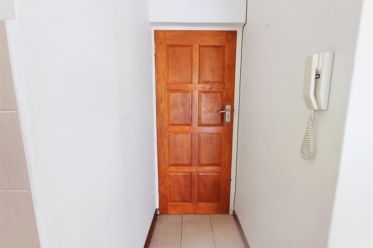 Exquisite Florida Road Apartment for  Rent - Photo 4