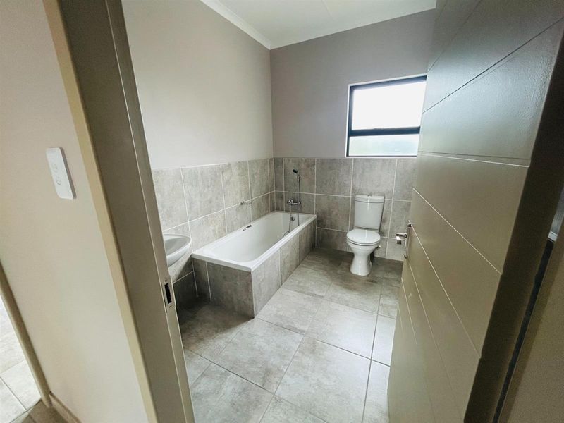 House For Sale in Die Heuwel, Witbank - Photo 3