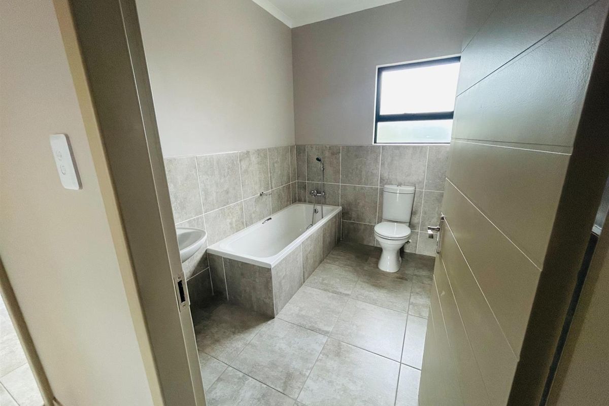 House For Sale in Die Heuwel, Witbank - Photo 3