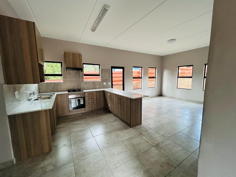 House For Sale in Die Heuwel, Witbank - Photo 7