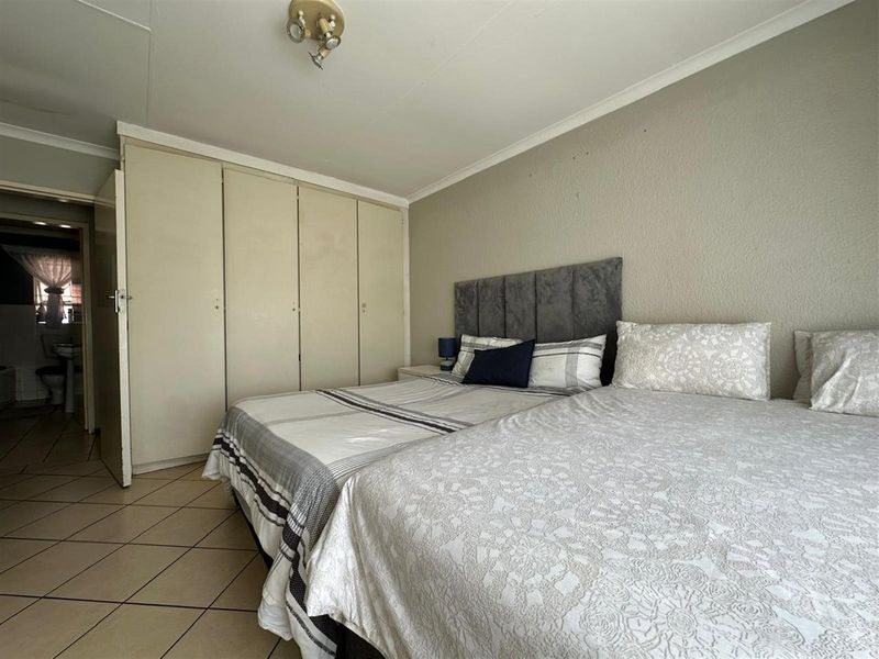 Priced to sell  /  Best value in the complex - Photo 8