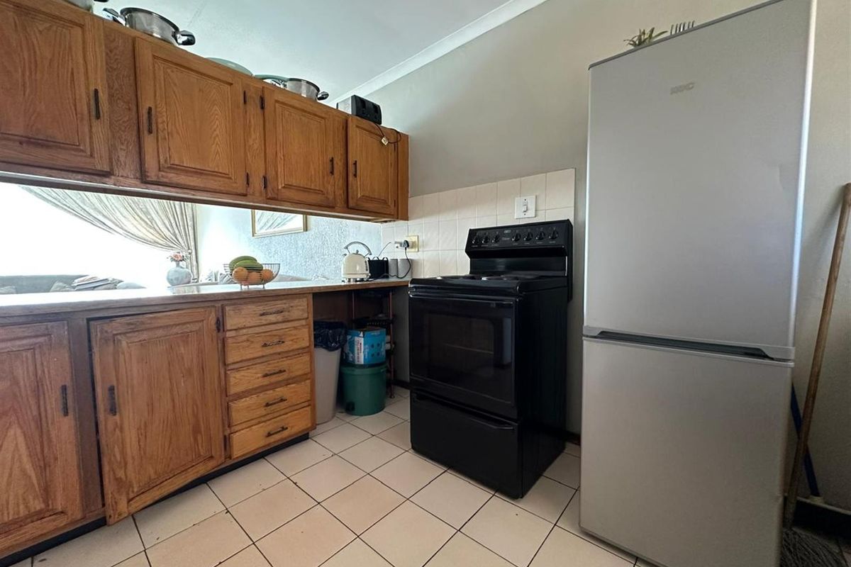 Priced to sell  /  Best value in the complex - Photo 5