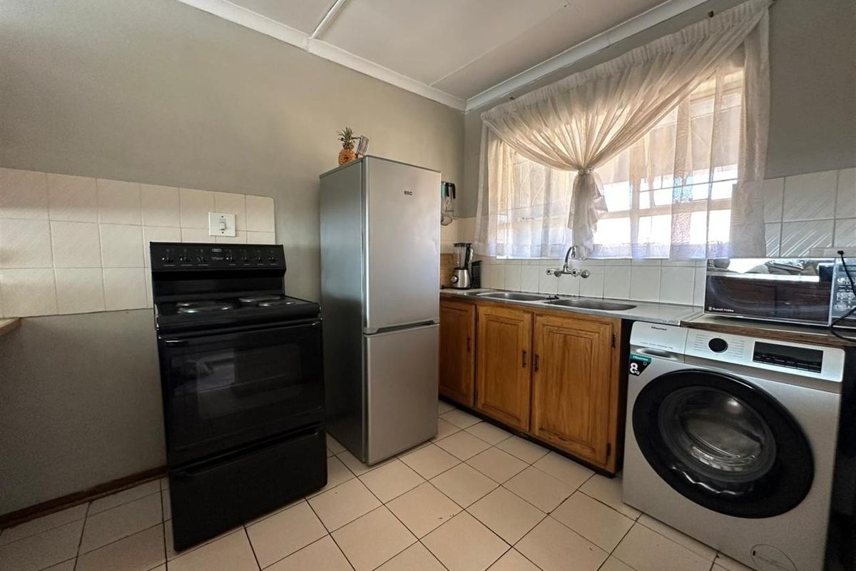 Priced to sell  /  Best value in the complex - Photo 4
