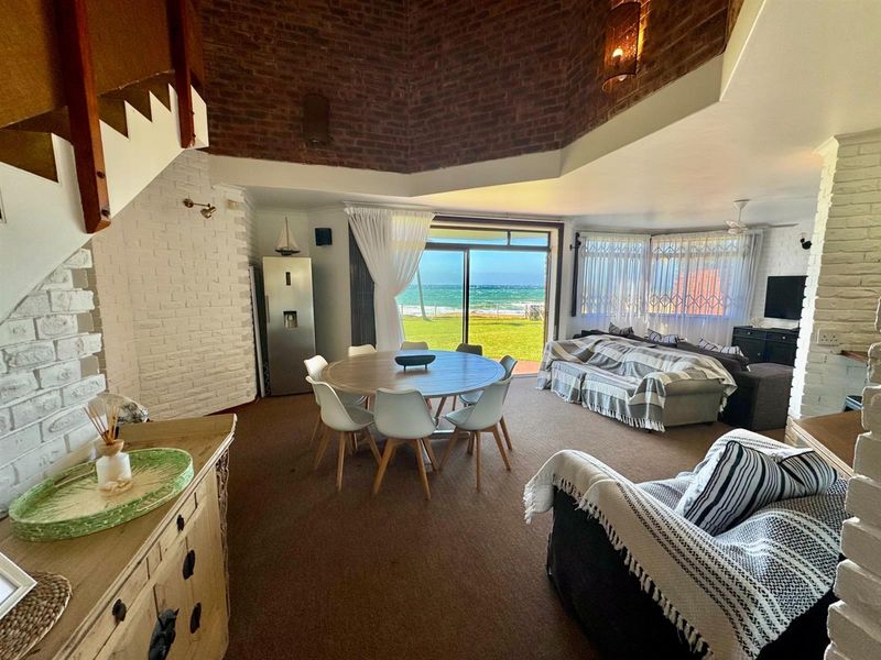 Architecturally Striking Beachfront Home - Photo 6