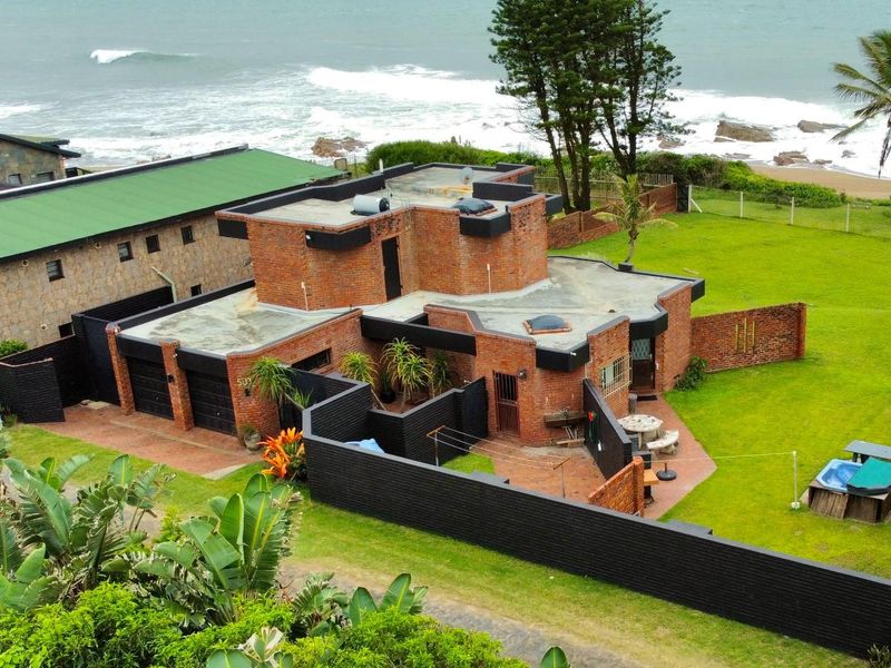 Architecturally Striking Beachfront Home - Photo 3