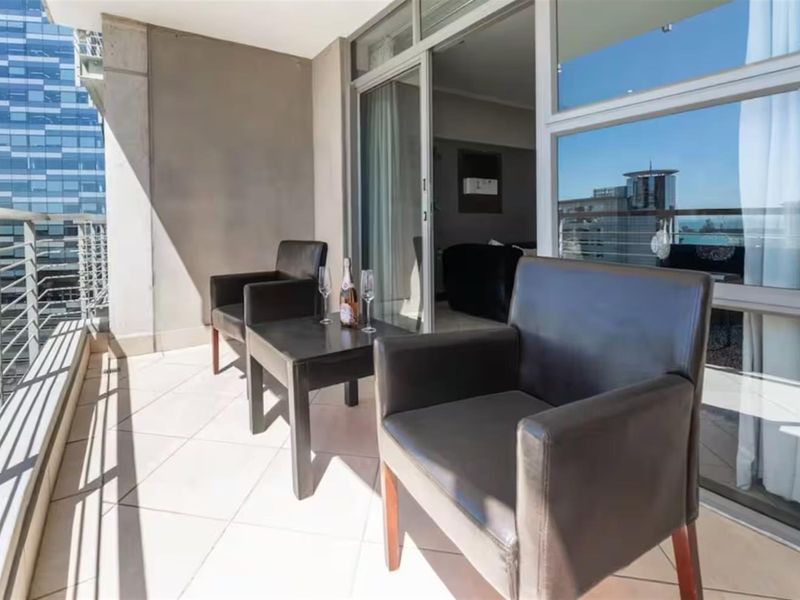 Fully Furnished 2 Bedroom Apartment  with City Views - Photo 7