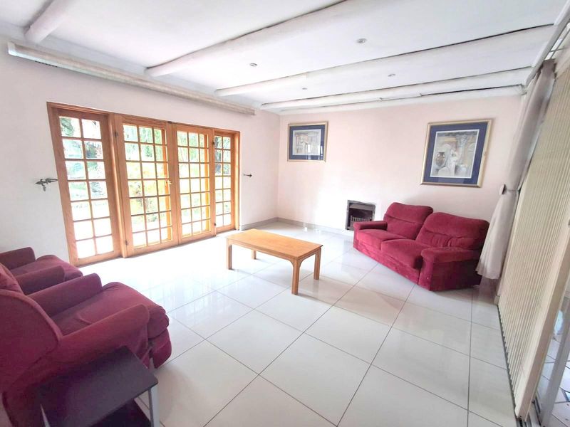 FAMILY HOME OR BUSINESS PREMISES IN BEDFORDVIEW- GATED SECURE STREET - Photo 2