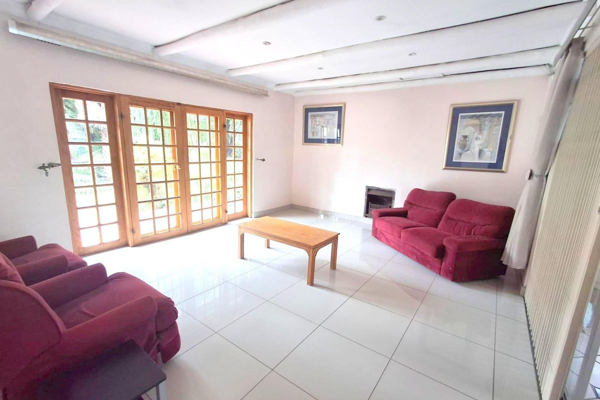 FAMILY HOME OR BUSINESS PREMISES IN BEDFORDVIEW- GATED SECURE STREET - Photo 2