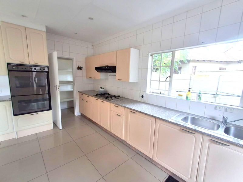 FAMILY HOME OR BUSINESS PREMISES IN BEDFORDVIEW- GATED SECURE STREET - Photo 6